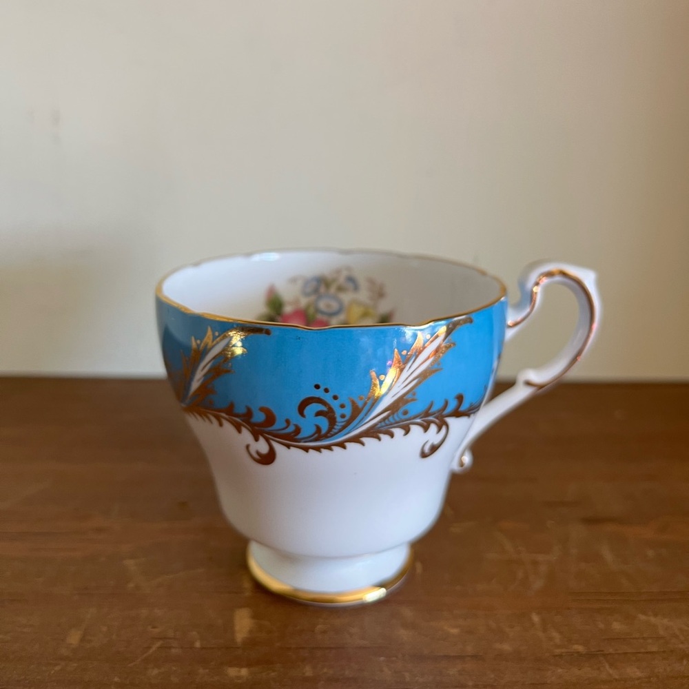 Vintage Paragon By Appointment to Her Majesty Queen Spring Bouquet Blue Sky